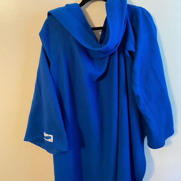 Snuggie - Picture 2 of 3